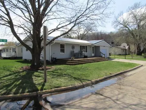 302 Lafayette St, Guttenberg, IA 52052