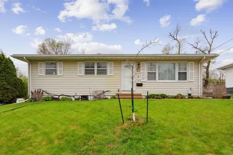 1112 Woodlark Ln NW, Cedar Rapids, IA 52405