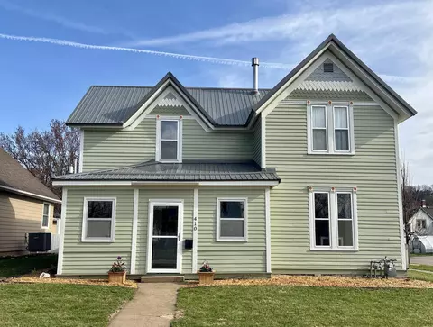 410 Decorah Ave, Decorah, IA 52101