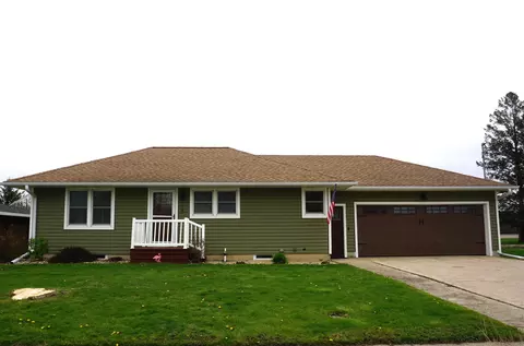 115 W 4th St, Wellsburg, IA 50680
