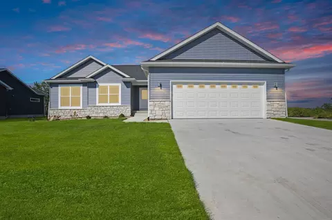 5417 Fernwood Dr, Cedar Falls, IA 50613