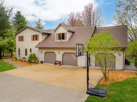 9730 Sylvan Dr, Janesville, IA 50647