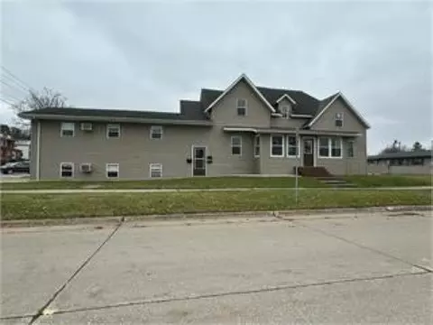 103 Vernon St, Decorah, IA 52101