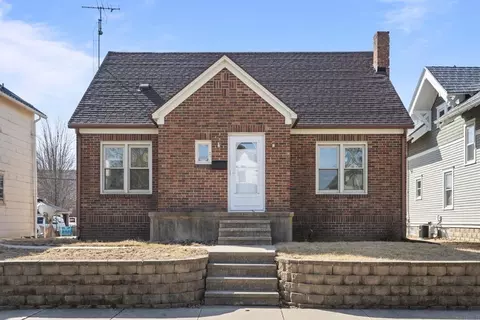 321 1st Ave W, Dyersville, IA 52040