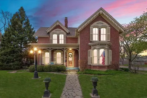 603 Clay St, Cedar Falls, IA 50613