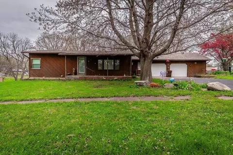 312 S Main St, Montour, IA 50173