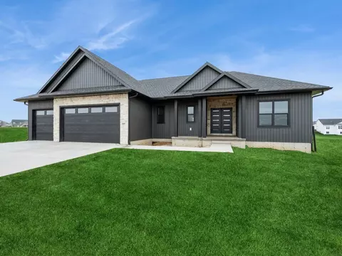 5497 Silver Ridge Rd, Marion, IA 52302