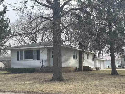 604 9th St, Charles City, IA 50616