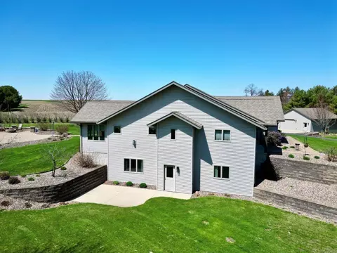 1601 State Highway 9, Decorah, IA 52101 photo 3