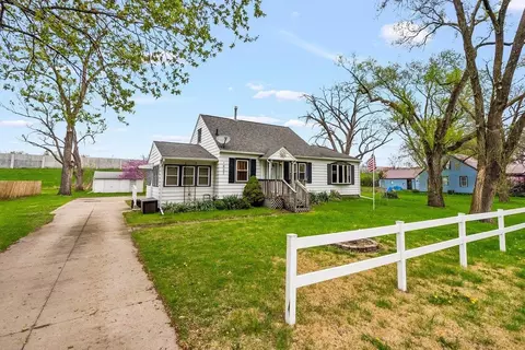 1907 6th St, Evansdale, IA 50707