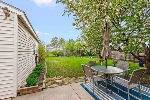 614 Black Hawk Rd, Waterloo, IA 50701 photo 17