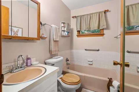 614 Black Hawk Rd, Waterloo, IA 50701 photo 4