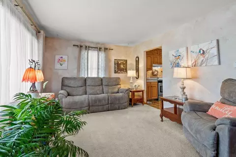 614 Black Hawk Rd, Waterloo, IA 50701 photo 2