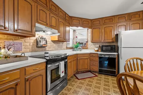 614 Black Hawk Rd, Waterloo, IA 50701 photo 7