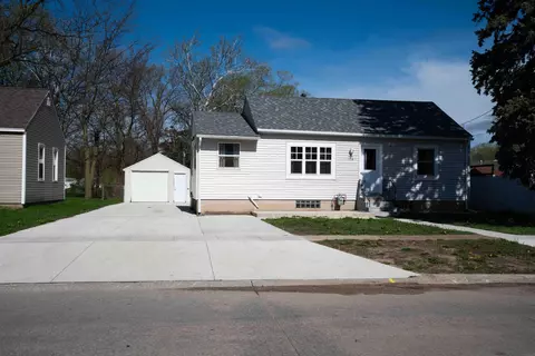 116 Lawrence Ave, Evansdale, IA 50707