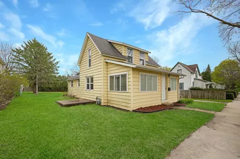 1410 Walnut St, Cedar Falls, IA 50613