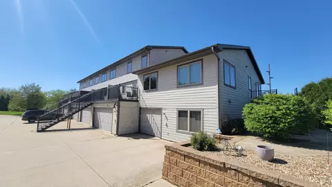 3927 Memory Ln, Waterloo, IA 50702