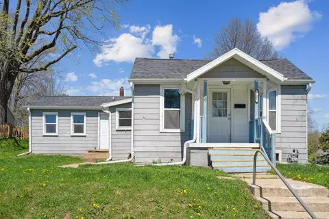 705 W 17th St, Cedar Falls, IA 50613