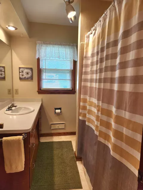 1111 Upton Ave, Waterloo, IA 50701 photo 8