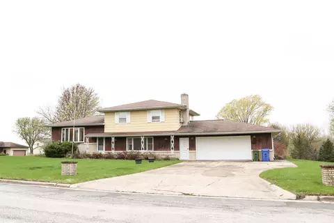 101 Gabel Ln, Waverly, IA 50677