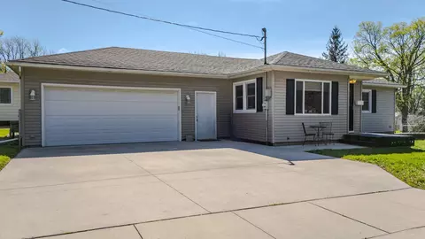 405 Maxwell St, Waterloo, IA 50701