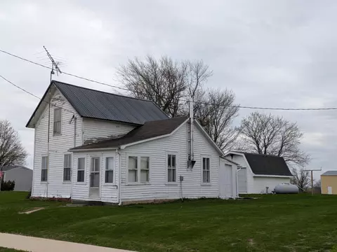 202 E Greene St, Castalia, IA 52133
