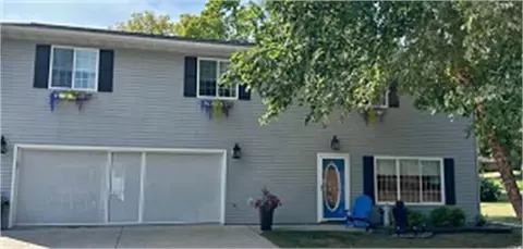 5157 Lee St, Clear Lake, IA 50428