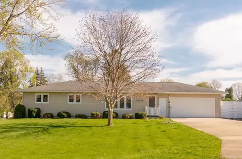 1320 Holstein Pl, Waterloo, IA 50701