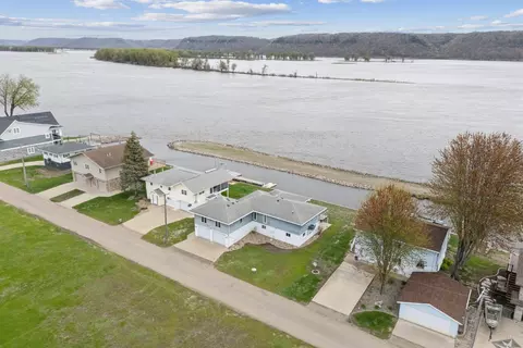 172 Abel Dr, Guttenberg, IA 52052