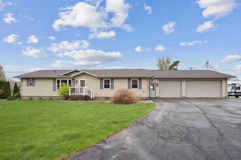 420 Woodruff St, Aurora, IA 50607