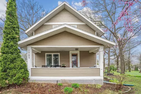 1727 Rainbow Dr, Cedar Falls, IA 50613