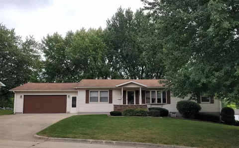 911 3rd Ave NE, Oelwein, IA 50662