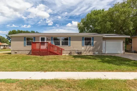 1205 Wren Rd, Waterloo, IA 50701