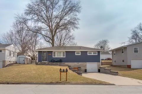 1020 NE 2nd Ave, Waverly, IA 50677