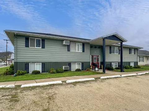 205 NE 1st St, New Albin, IA 52160