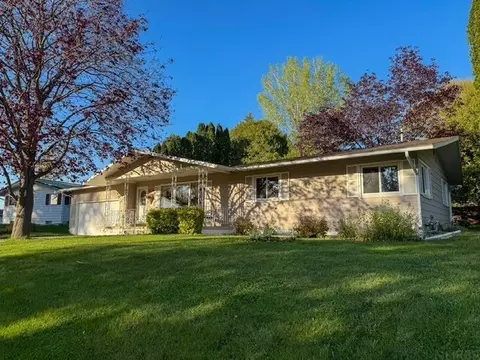 1308 Skyline Dr, Decorah, IA 52101