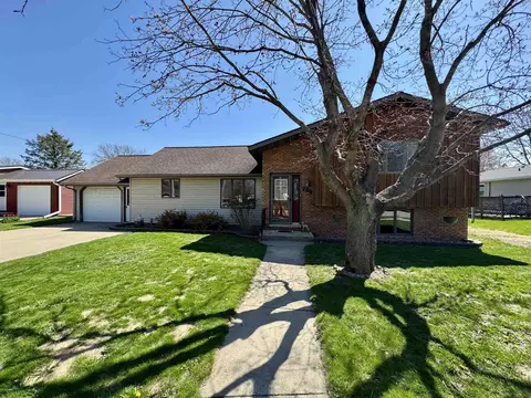 204 Oak St, Spillville, IA 52168