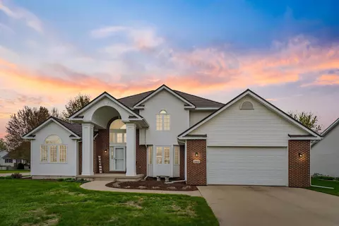 1011 7th St N E, Independence, IA 50644