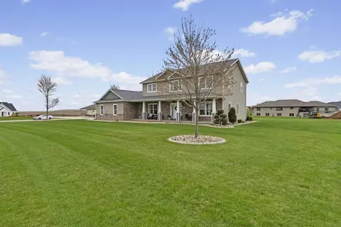 201 Frentress Dr, Farley, IA 52046