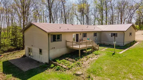 1028 Iron Mine Dr, Waukon, IA 52172