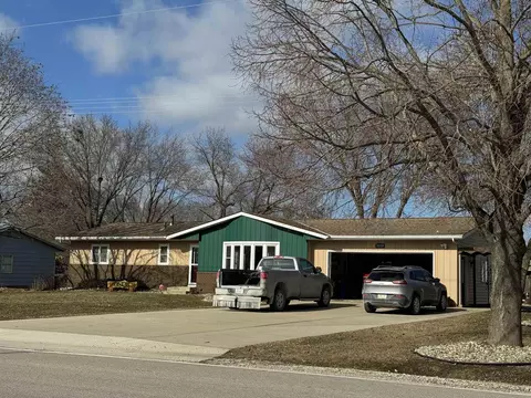 3019 Clark, Charles City, IA 50616