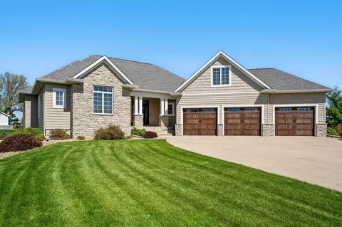 4722 Luxley Dr, Waterloo, IA 50701