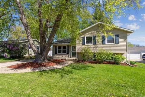 1202 Orchard Dr, Cedar Falls, IA 50613