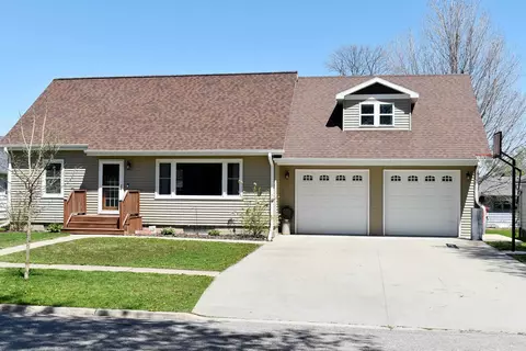 909 Ash St, Osage, IA 50461