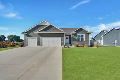 118 Goldcrest Ct, Waterloo, IA 50701