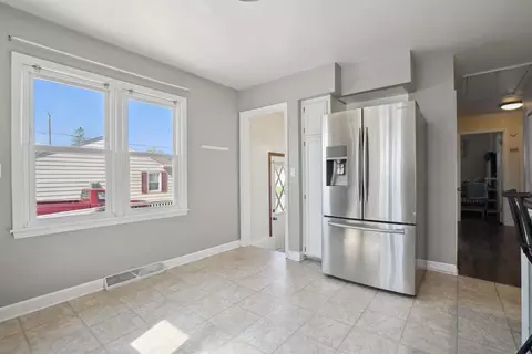 Entry Way - 1859 E Mitchell Ave, Waterloo, IA 50702 photo 1 of 1