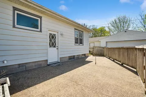 Exterior - 1859 E Mitchell Ave, Waterloo, IA 50702 photo 2 of 4