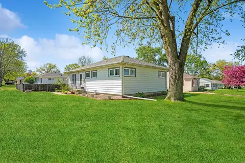 Exterior - 1859 E Mitchell Ave, Waterloo, IA 50702 photo 3 of 4