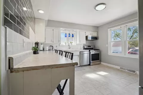 Kitchen - 1859 E Mitchell Ave, Waterloo, IA 50702 photo 2 of 2