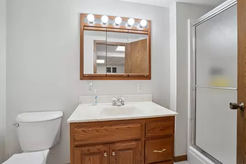 Bath - 1859 E Mitchell Ave, Waterloo, IA 50702 photo 2 of 2